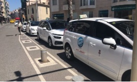 Taxis de Blanes esperando en su parada